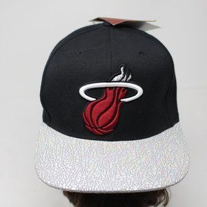 Miami Heat Hat NWT Black Snapback Mithchell & Ness Hardwood Classics Adjustable